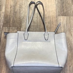 La Diva Large Zippered Tote